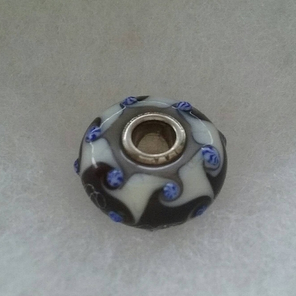 Trollbeads Limited Edition 2011 Blue Christmas Snow Swirls Bead - Picture 7 of 7